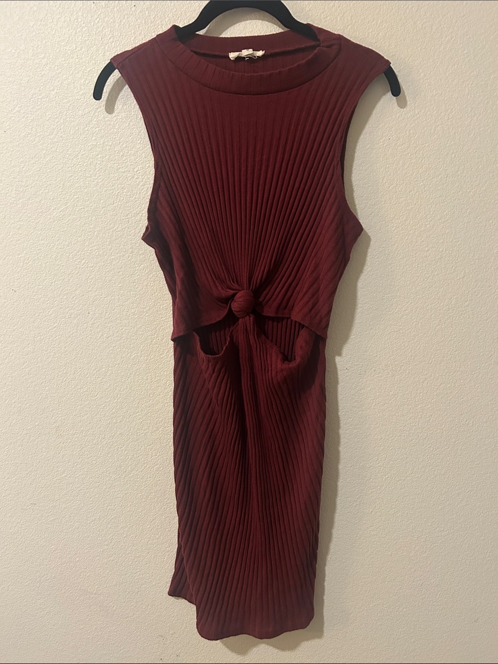 La Hearts Sleeveless Ribbed Knot-Front Midi Dress in Burgundy